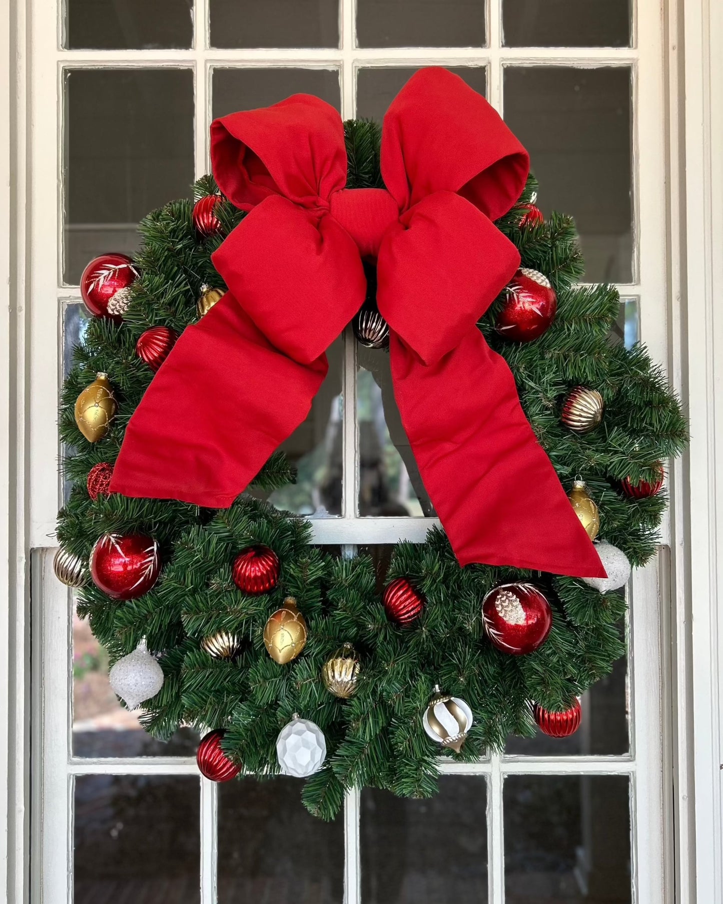 Holiday Heritage 18-Inch Four Loop Red Outdura Bow